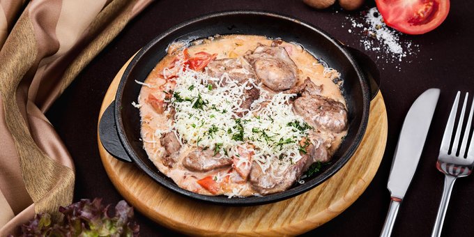 Мясная сковородка в кафе-баре «Majori» в Днепре. Заказать со скидкой