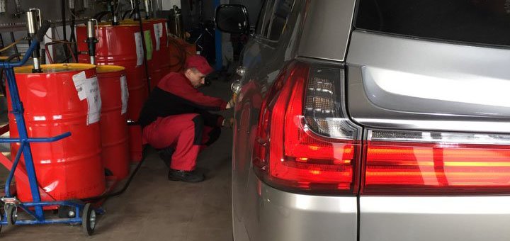 Replacement of brake discs at the Express Center car service in Dnipro. Change according to the action.
