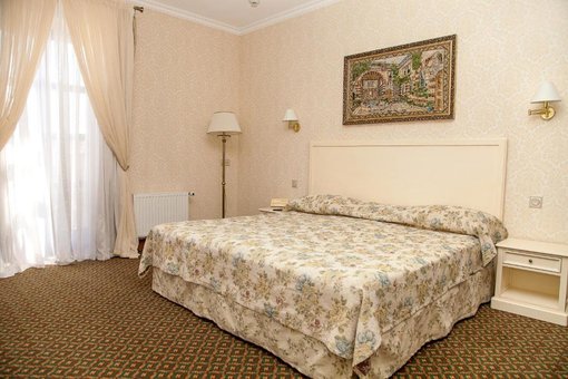 Book Reikartz Kamianets Podilsky Hotel with 4% discount