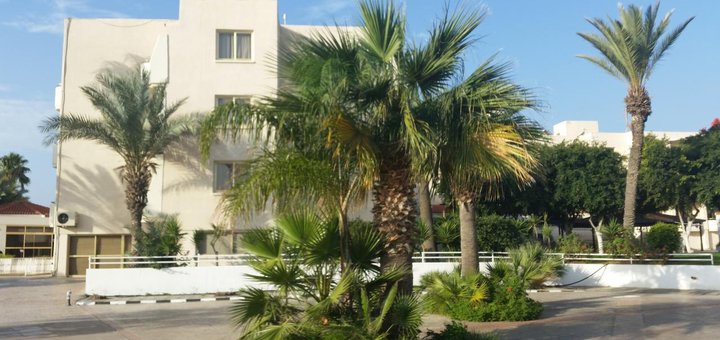 Crown Resorts Henipa 3* Hotel Larnaca Cyprus