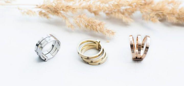 Jewelry in the onyx store. buy jewelry at a discount