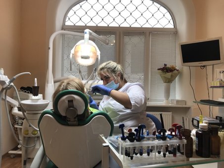 Treatment of pulpitis in dentistry &quot;pearls&quot; in kharkov. order at a discount.