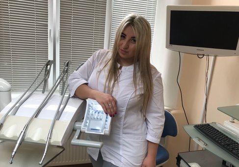Children&#39;s dentist at the zhemchug clinic in kharkov. apply for a discount.