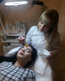 Vinoslavskaya Yuliya - косметолог в Києві. Робіть пілінг по знижці.