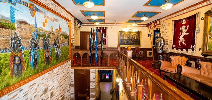 A room at the Camelot hotel on Lukyanovka. Book a room with a discount. Discount hotels in Kiev.
