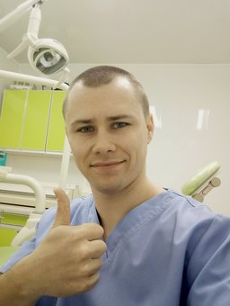 Стоматологія FamilyDent в Одесі. Лікуйте зуби за акцією.
