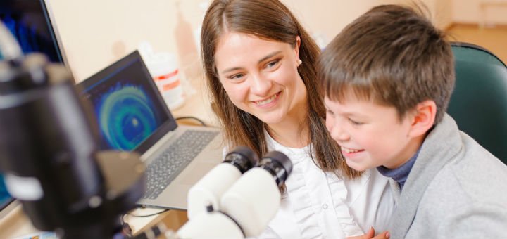 Children&#39;s ophthalmologist at the pechersky ophthalmology center in kiev. make an appointment for the promotion.