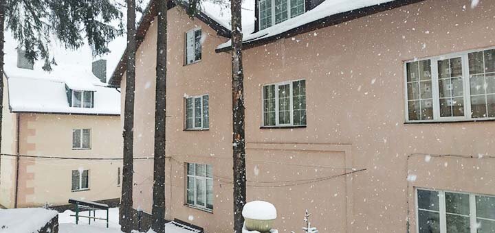 Accommodation at a discounted hotel “Dzvinka” in Slavske. Book by promotion.