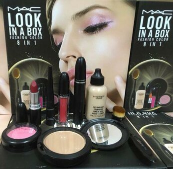 Набір косметики Mac look у магазині «VtrendeVV». Купити по акції