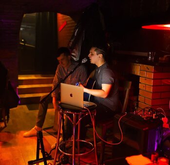 "red lamp" знижки та акції в барі