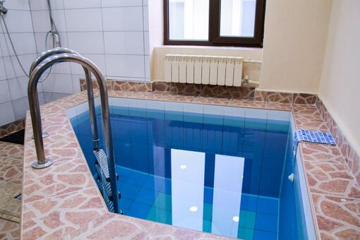 Pool in the russian bath &quot;tasty steam&quot; with a discount