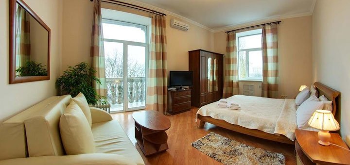 Room at the Khreschatyk Guest House in Kiev. Book a room at the Guest House Khreschatyk hotel at a discount. Hotels in the center of Kiev.