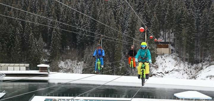 Экстремальные вело прогулки над озером Молодости Bike Zip Roller Coaster в Буковеле. Покупайте билеты по акции.