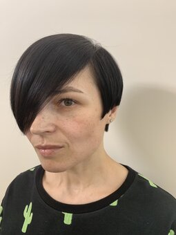 Haircut and styling in the AVRA beauty studio in Kiev. Sign up for a promotion.