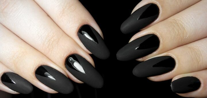 Manicure with gel polish coating in the «Contrast» beauty salon in Odessa. Sign up for a promotion.