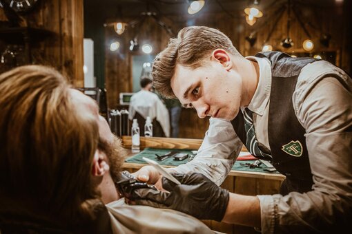 Стрижка бороди в барбершопе Frisor BarberShop Kherson II Херсон. Записуйтеся на стрижку бороди по акції