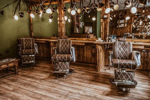 Гоління небезпечною бритвою в барбершопе Frisor BarberShop Kherson II Херсон. Записуйтеся на гоління небезпечною бритвою по знижці