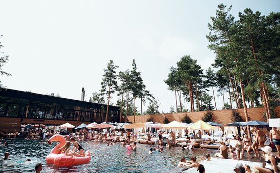 Ресторан Queen Country Club в Козине 4