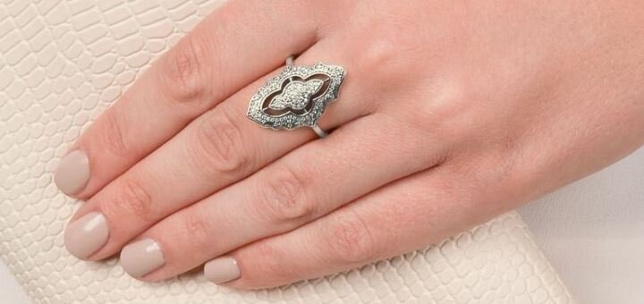 Серебряные кольца в магазине «SILVERS». Купить со скидкой
