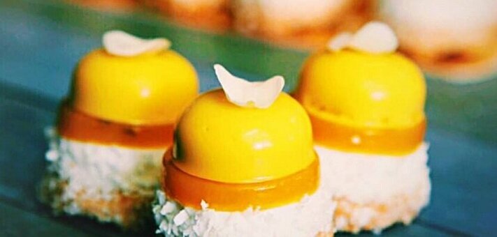 Discount cakes at vacak confectionery shop