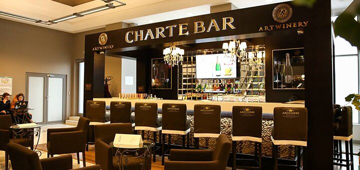 Bar &quot;charte bar&quot; in kiev. pay with discounts.