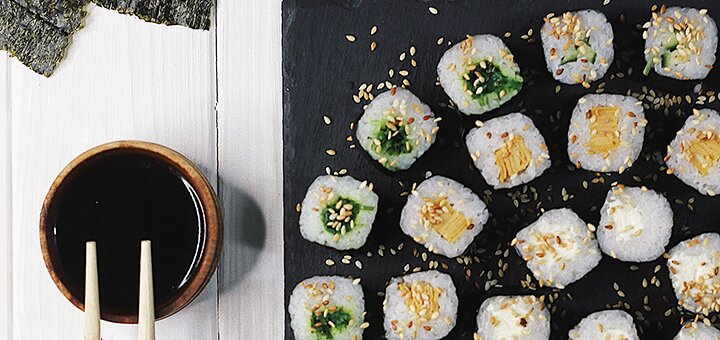 Food delivery service &quot;bee holo&quot; in kiev. order food for the promotion