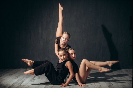 Уроки танцев в «Lysokon Dance Studio» в Киеве. Записаться в школу танцев по скидке.