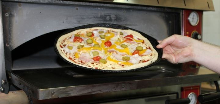Promotional pizza at Becon`s Pizza