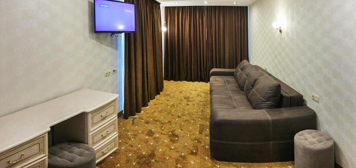 Hotel Old Oak. Book on promotion 3