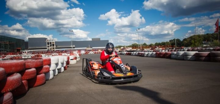 To feel the influx of adrenaline from speed and feel like a professional racer, you should look into the "Karting Center"