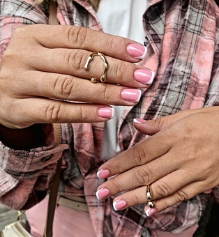 Manicurist Elena. Visit with special offer 22