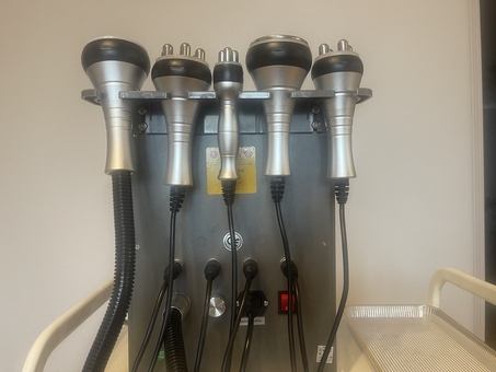 Жіночий масажний кабінет силует. Відвідуйте по акції 19