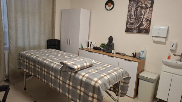 Visit 7SKY Beauty Salon with a special offer of 1