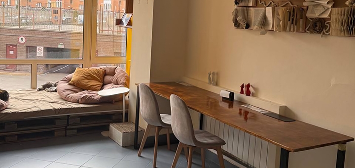 Murcota Cat Cafe. Visit with a 5% discount.