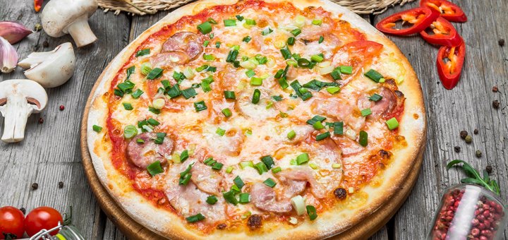 Pizza at the trattoria Terra Mare near Vinnitsa. Change delivery of food according to the promotion.