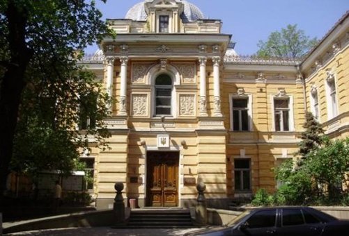 Экскурсия Дворцы и замки Печерска с компанией «Secret City» в Киеве. Бронируйте билеты по скидке.