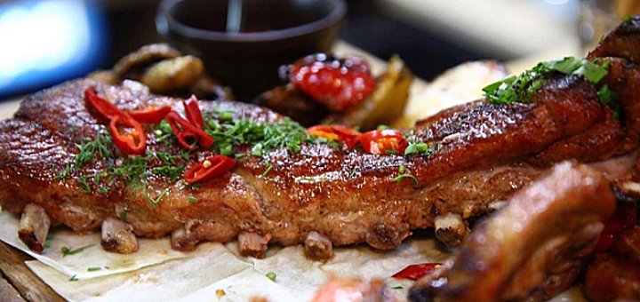 Tasty dishes in the kogut josper pub