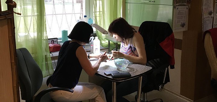 Discount on manicure at the beauty salon roksolana