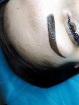 Eyebrow tattooing in the Cheri salon in Odessa. Pay for the promotion.