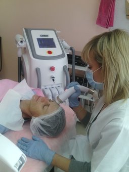 Beautician at the «Figura» beauty salon in Kryvyi Rih. Sign up for a massage for a promotion.