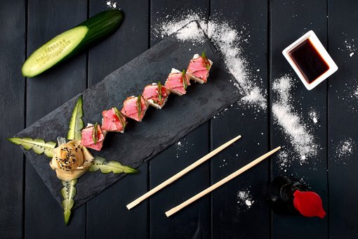 Yapona hata sushi-bar network. order sushi with a discount