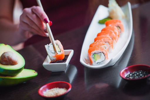 Yapona hata sushi-bar network. order sushi with a discount