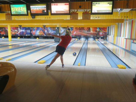 Discounts at the blockbuster bowling club