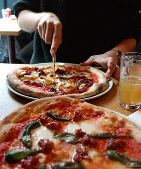 Delicious pizza from the pizzeria "Home pizzeria" in Kiev. Order with a discount