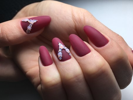 Extension of nails in the Beauty Pro salon in Kharkov. Order by promotion