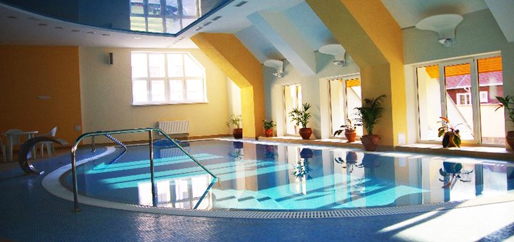 Swimming pool of the Karpatsky Zori hotel. Relax with a promotion