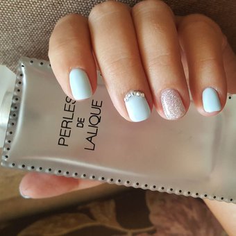 Манікюр гель лак у салоні краси «Lady Victoria» у Дніпрі. Записуйтесь на манікюр зі знижкою.