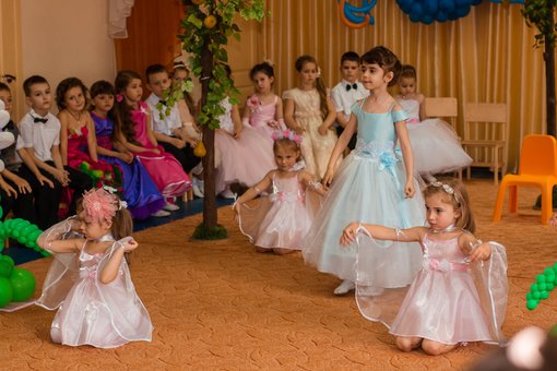 Занятия танцами в микрошколе «Монтессори» в Днепре. Записаться недорого