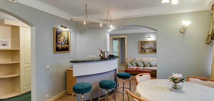 Discounts for holidays at premier hotel lybid13
