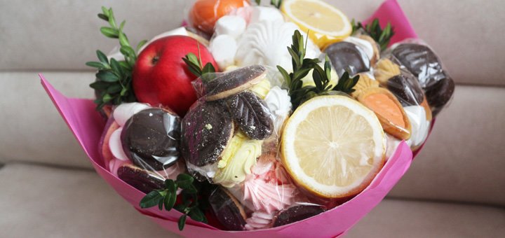 Sweet edible bouquets "Fruits & Flowers Market" in Dnipro. Order at a discount.